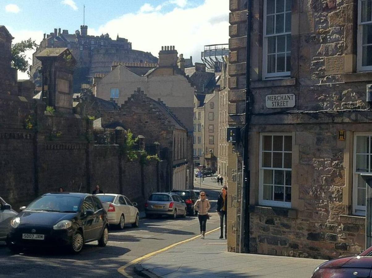 Joivy 3 Bed Flat In Old Town, Close To Grassmarket Edinburgh Exterior photo