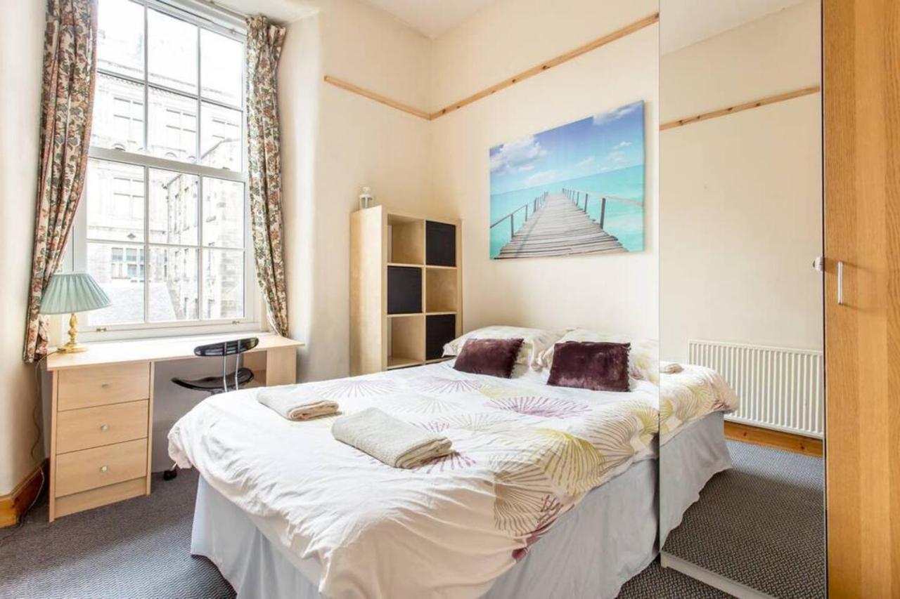 Joivy 3 Bed Flat In Old Town, Close To Grassmarket Edinburgh Exterior photo