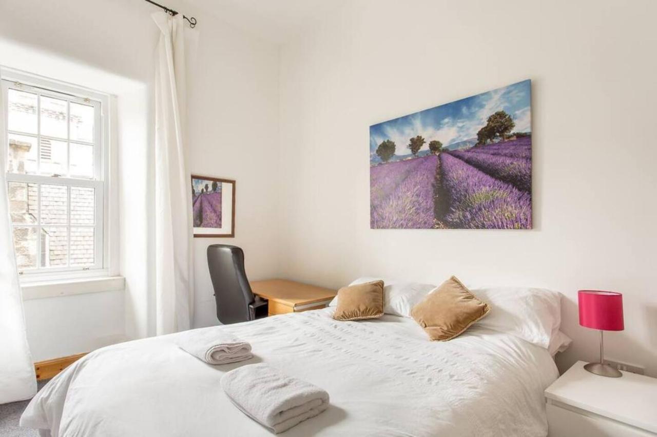 Joivy 3 Bed Flat In Old Town, Close To Grassmarket Edinburgh Exterior photo