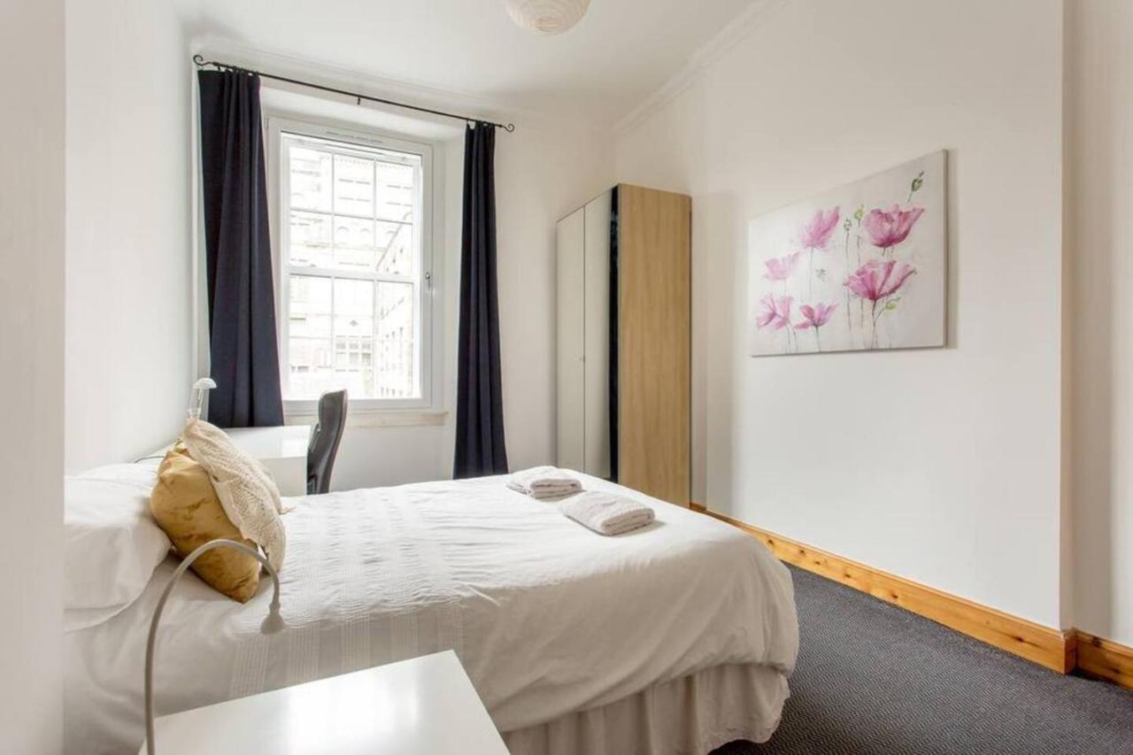 Joivy 3 Bed Flat In Old Town, Close To Grassmarket Edinburgh Exterior photo