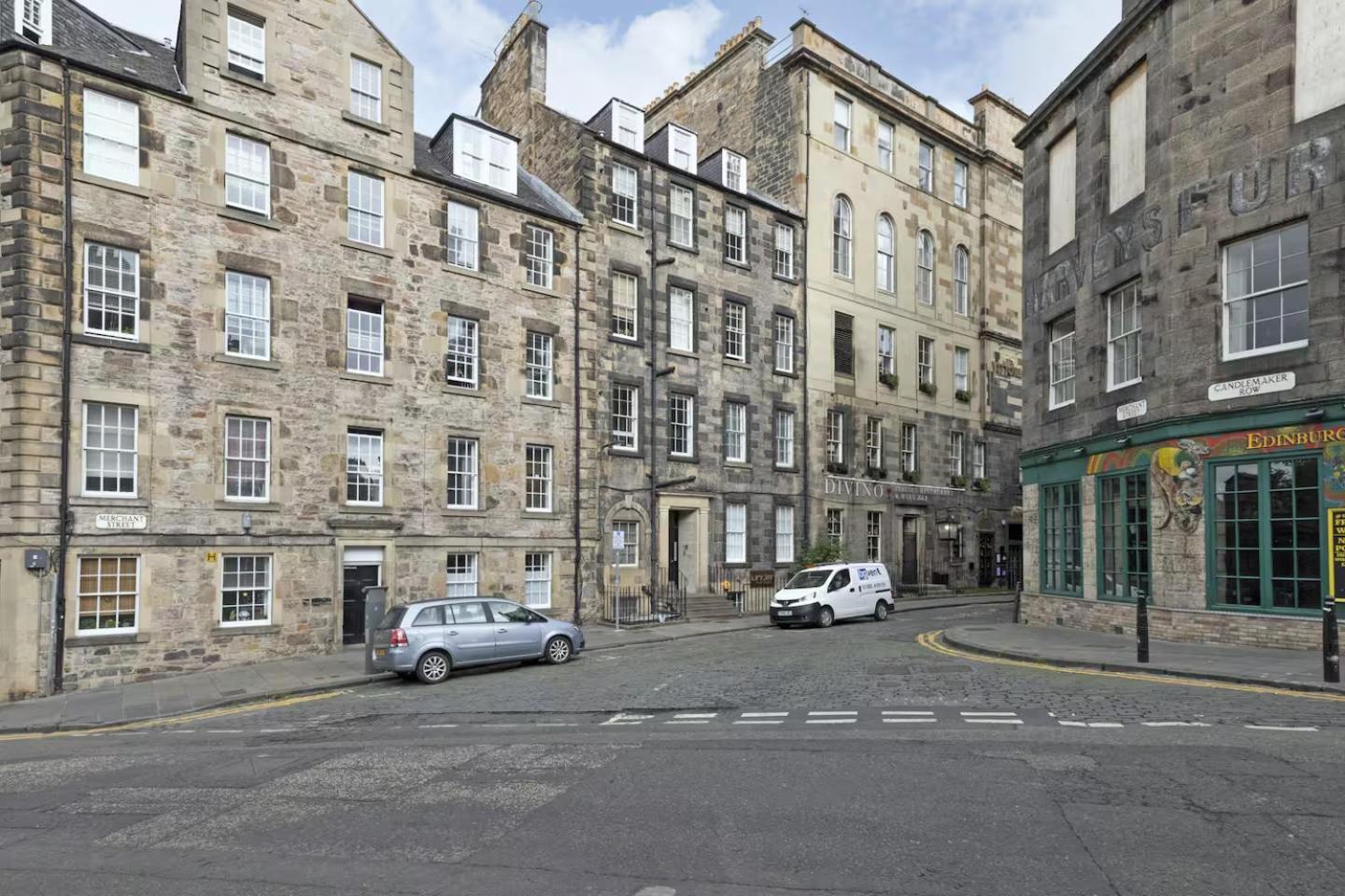 Joivy 3 Bed Flat In Old Town, Close To Grassmarket Edinburgh Exterior photo