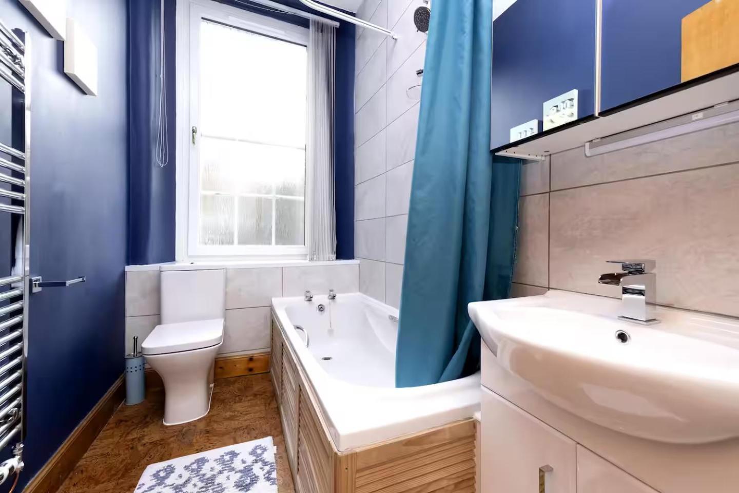 Joivy 3 Bed Flat In Old Town, Close To Grassmarket Edinburgh Exterior photo